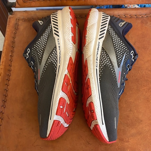 Brooks Athletic Shoes - Picture 6 of 8